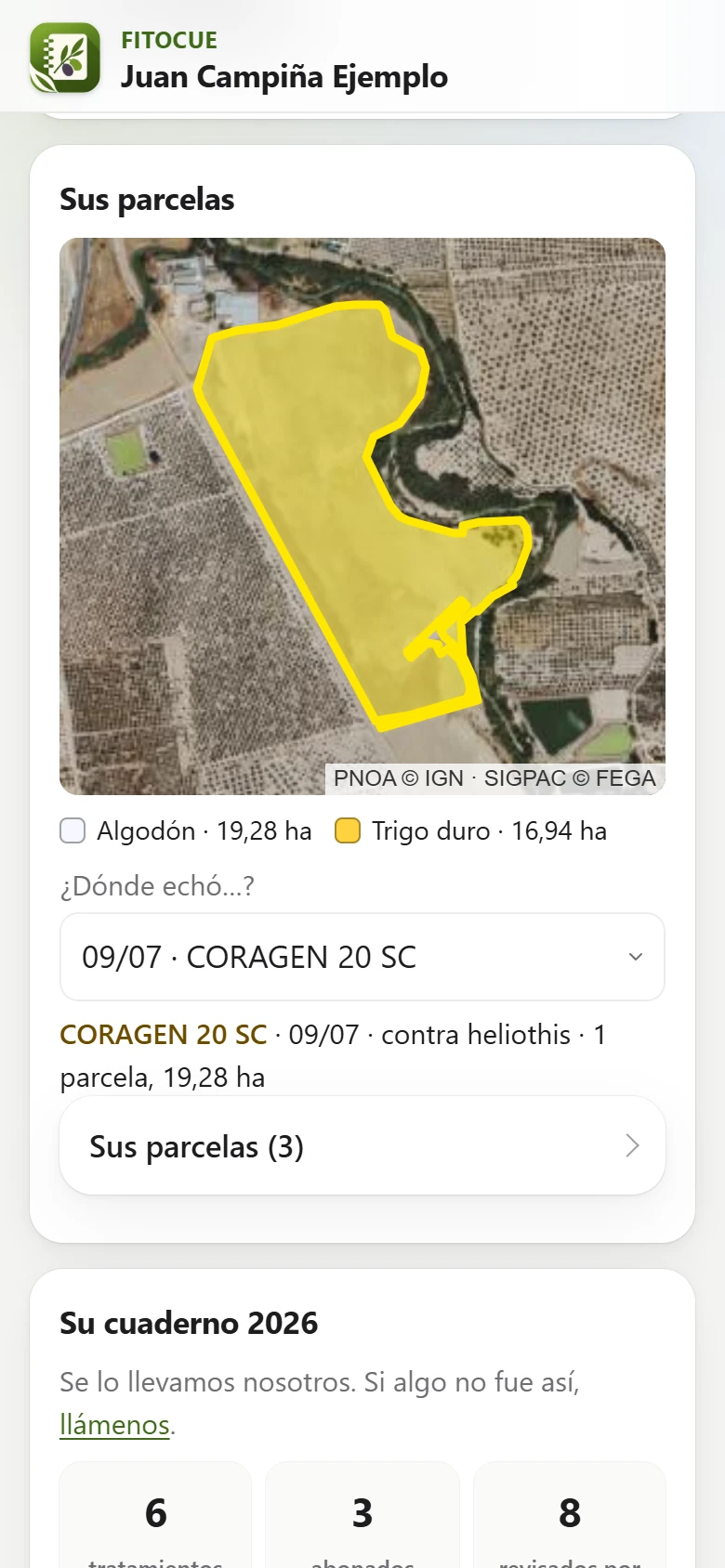 El móvil del agricultor con su parcela de algodón marcada sobre la foto aérea